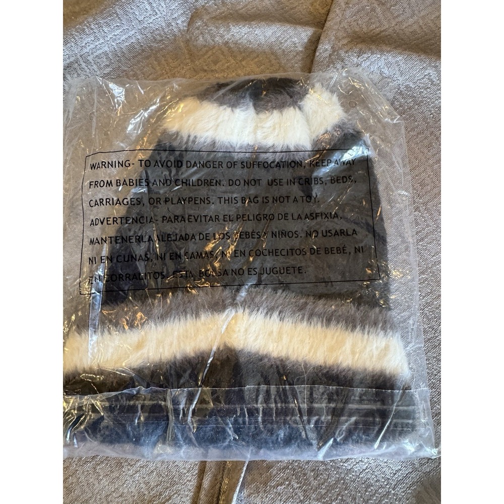 No Boundaries  Black With‎ white Stripes Cozy Beanie. NWT